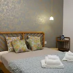 Pleasant In The Heart Of 4 People Max Apartment